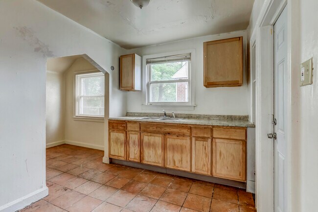 Building Photo - 15018 Hubbell St