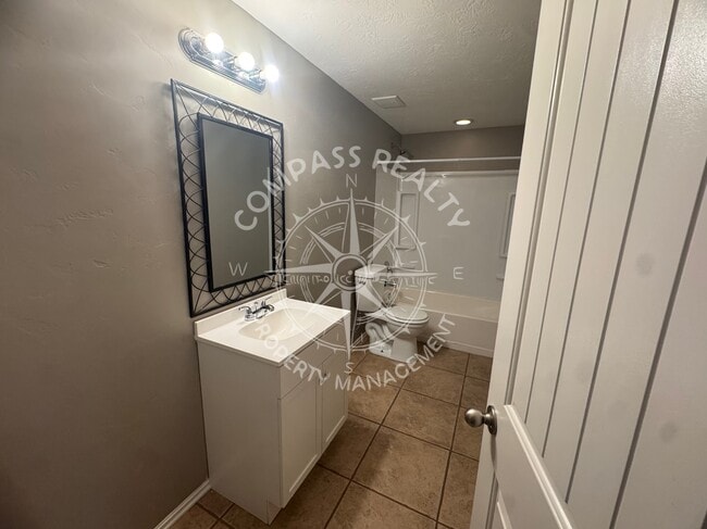 Building Photo - 372 Angus Cove