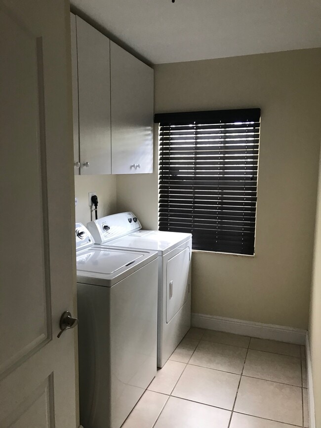 separate laundry room - 1473 NE 48th St