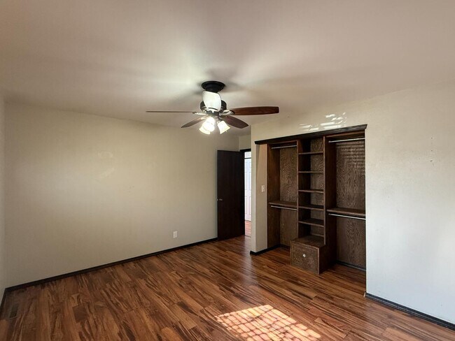 Building Photo - 5902 W Franklin St