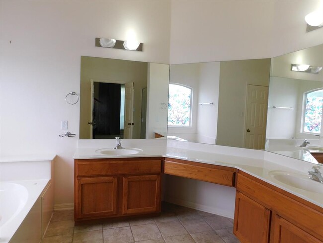 Building Photo - 1511 Homewood Cir