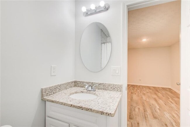 Building Photo - 2470 Stonegate Dr