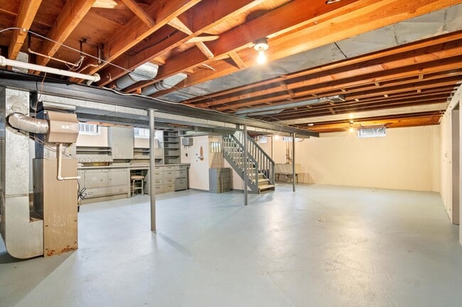 Building Photo - 17133 Delaware Ave