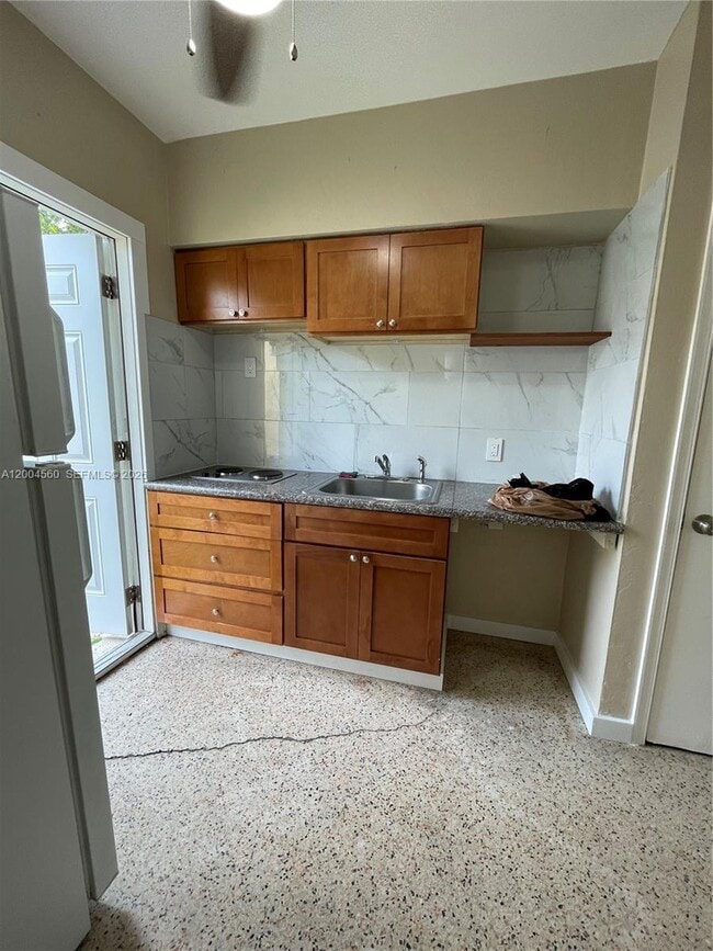 Building Photo - 940 SW 10th St