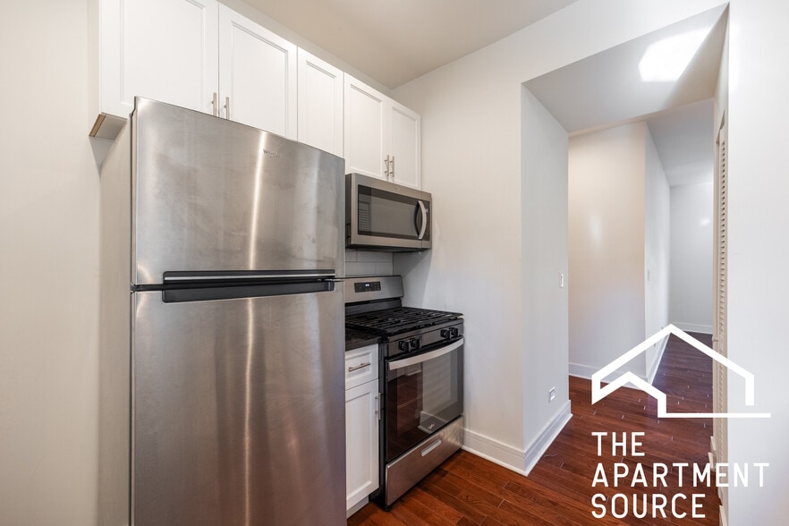 Building Photo - 1151 W Lunt Ave