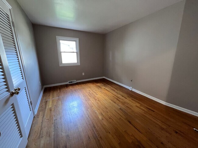 Building Photo - 3010-3012 Okemos Dr SE