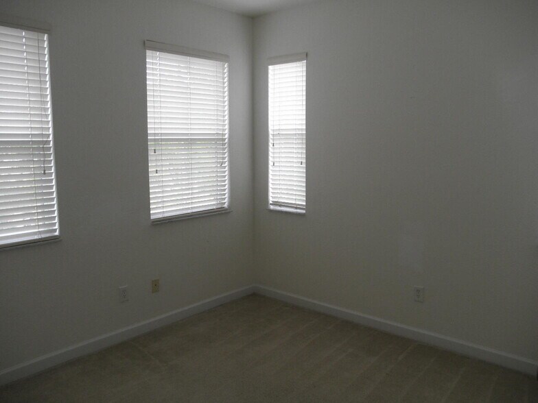 Building Photo - 2147 Shoma Dr
