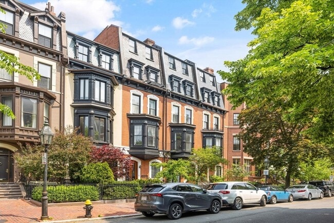 Building Photo - 227 Marlborough St