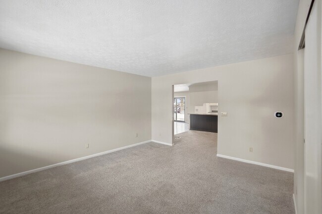 Building Photo - 3145 Dogwood Dr