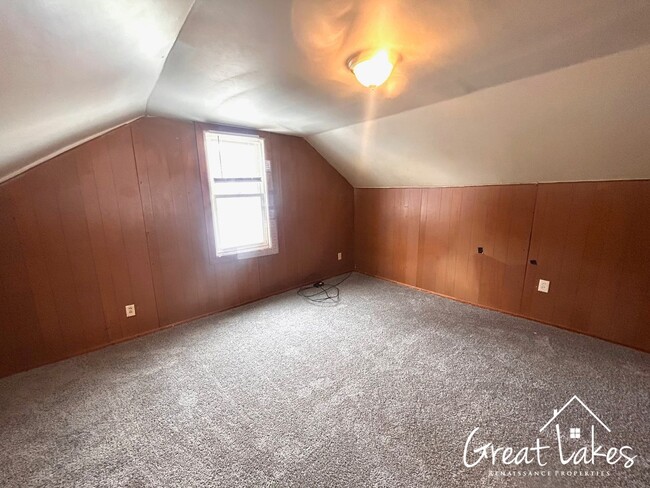 Building Photo - Cozy 3 Bedroom 1 Bathroom now available fo...