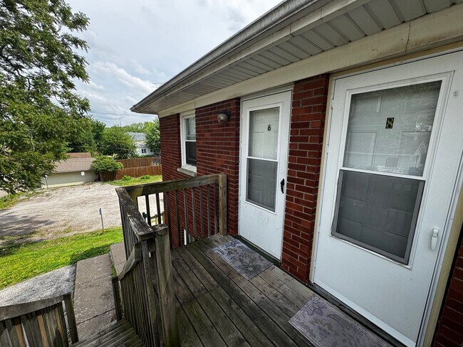 Building Photo - Top Floor Furnished Studio Apartment – All Utilities Included!