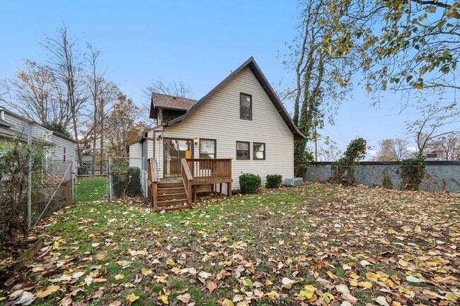 Building Photo - 7414 NE 6th Ave