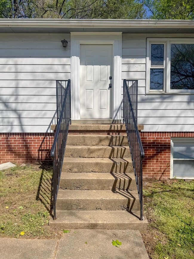 Building Photo - 107 Park Ln W