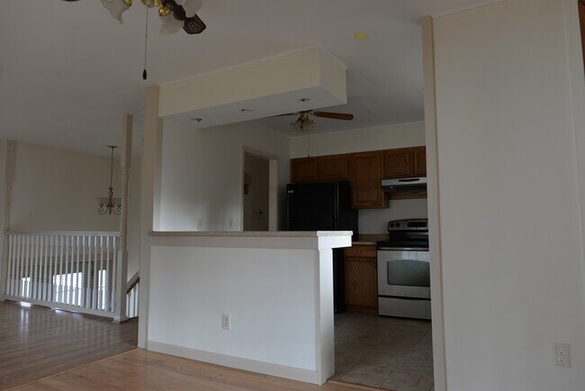 Kitchen - 1047 Greenfield Circle