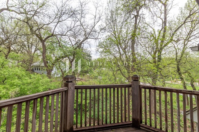 Building Photo - Stunning Rockbrook Townhome