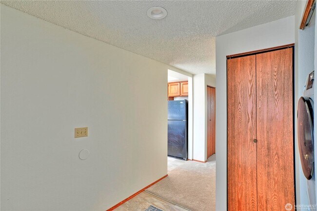 Building Photo - Spacious 2-Bed, 2-Bath Condo in Prime Ever...