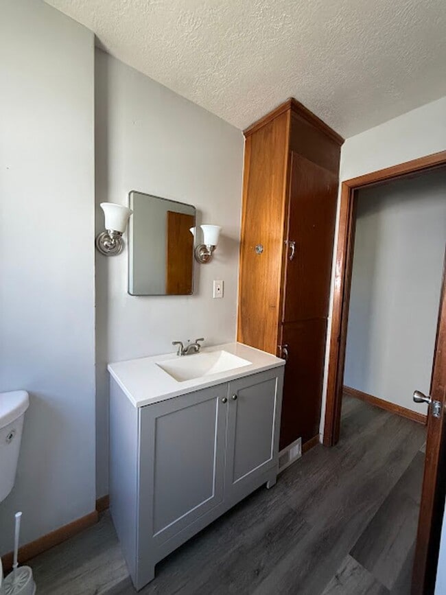 Building Photo - Two bedroom home with one car garage for rent - Canton NE