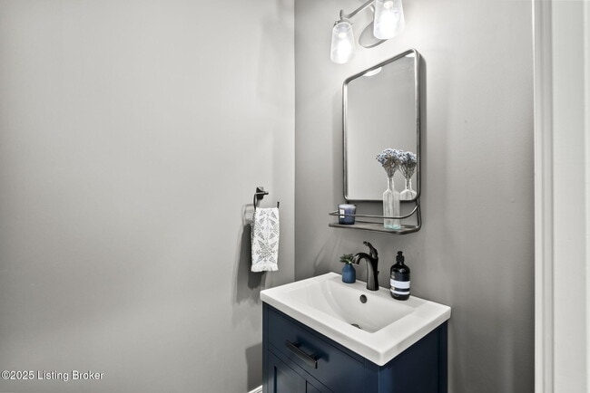 Building Photo - 10910 Kings Crown Dr