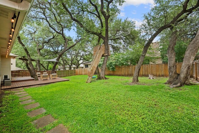 Building Photo - 5707 Marchmont Ln