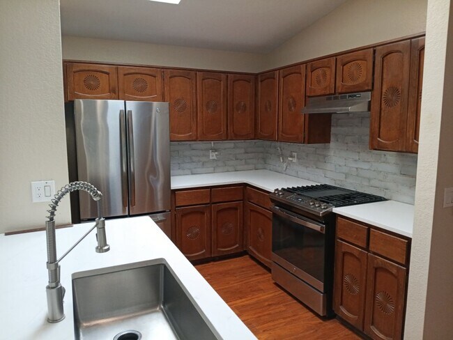 Building Photo - 3 Bedroom, 2 Bathroom Home! Schedule a Showing!