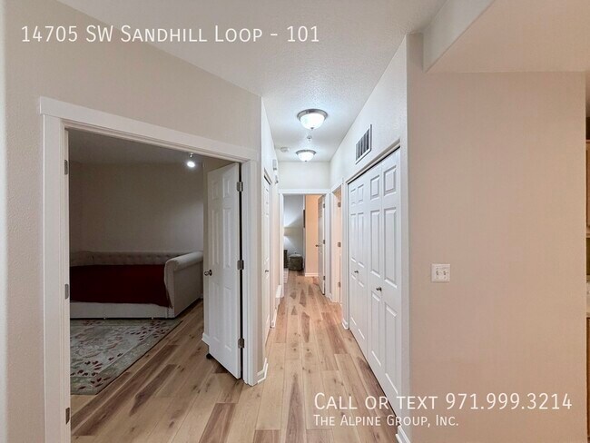 Building Photo - 14705 SW Sandhill Loop