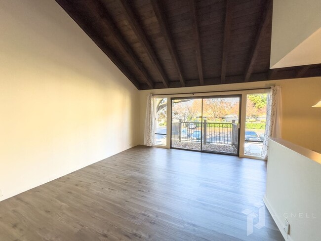 Building Photo - Apartment for Rent in Chico CA | Pool, Spa, Near Bidwell Park, Pet Friendly