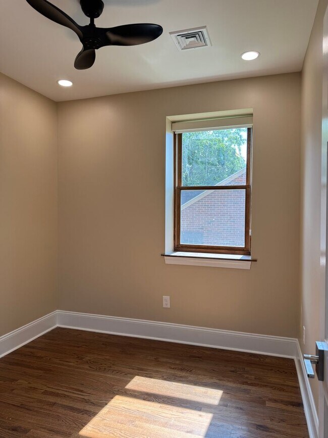 Building Photo - 330 Linden Ave
