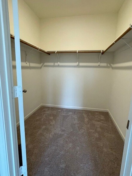 Building Photo - 10348 Rosegreen Ln