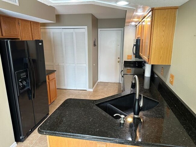 Building Photo - Cozy 3 bed 2.5 bath home in the heart of O...