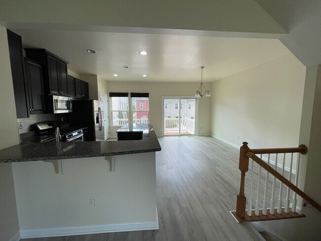 Building Photo - 3 bedroom/ 3 bathroom -Villages at Candle Station