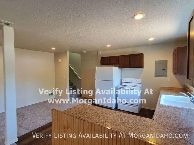 Building Photo - 516 18th Ave N