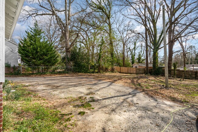 Building Photo - 617 W Garrison Blvd