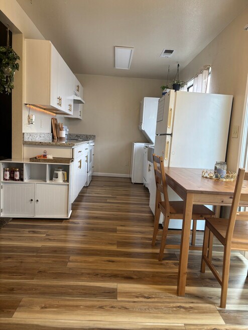 Building Photo - 600 S 2nd St