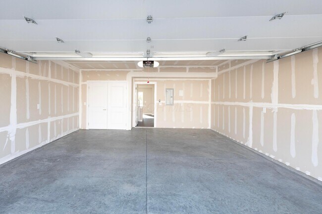 Building Photo - 297 Lenell Lp