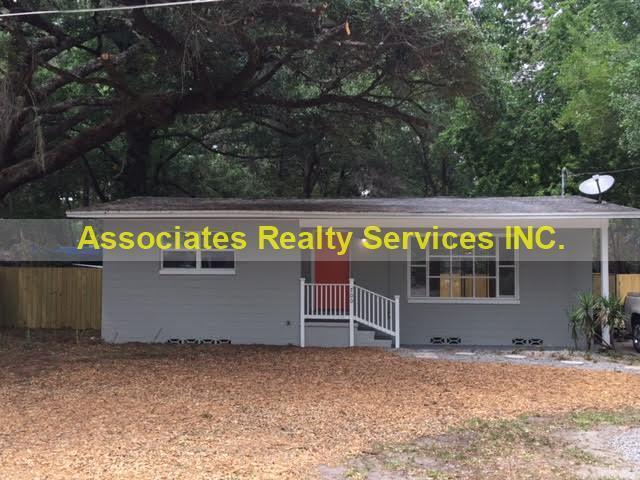Building Photo - 3 Bedroom, 2 Bath Home in NW Gainesville. FULLY FENCED BACKYARD!!!