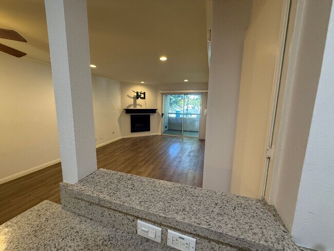 Building Photo - Modern 1-Bedroom Condo with Resort-Style A...
