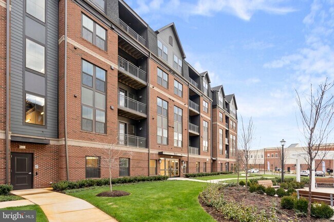 Building Photo - 3927 Fair Ridge Dr