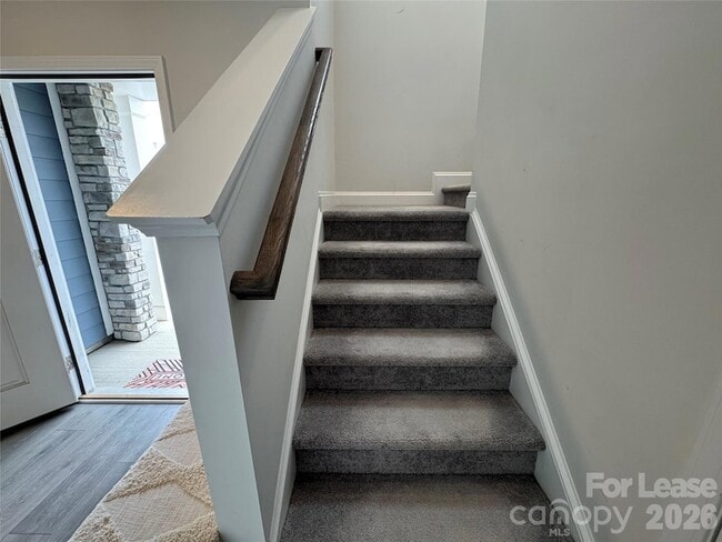 Building Photo - 335 Ladybird Ln