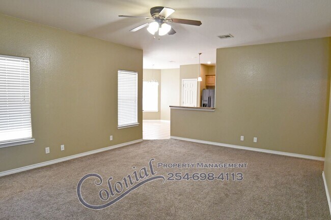 Building Photo - AVAILABLE NOW!!!!!