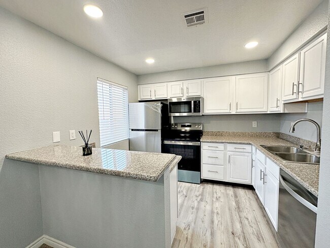 Building Photo - 2 BEDROOM 2 BATH FULLY REMODELED CONDO IN GUARD GATED COMMUNITY