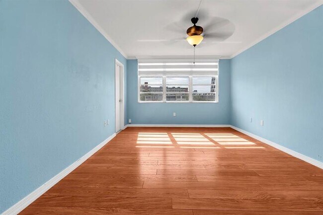 Building Photo - 1690 NE 191st St