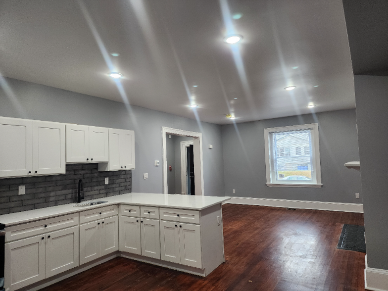 Building Photo - 380 Vernon Rd