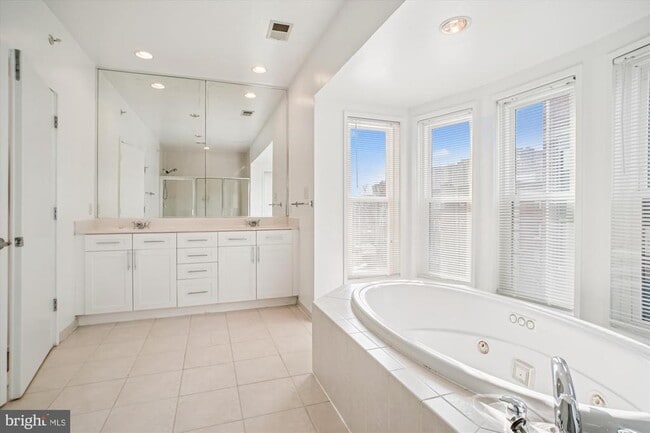 Building Photo - 1662 N Quinn St