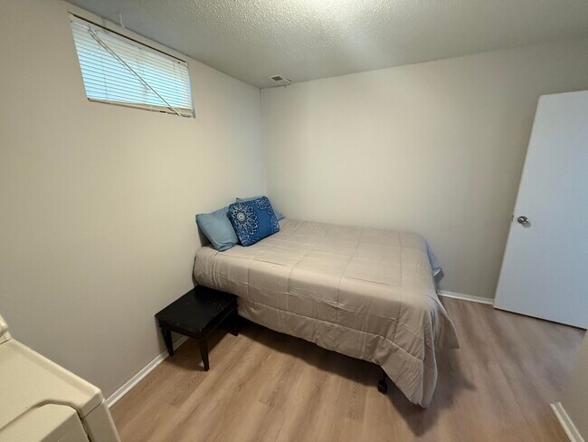 Building Photo - 205 Wheaton Ct