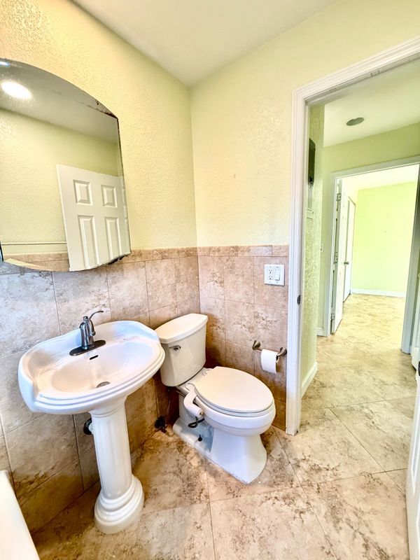 Building Photo - 1125 SE 6th Terrace