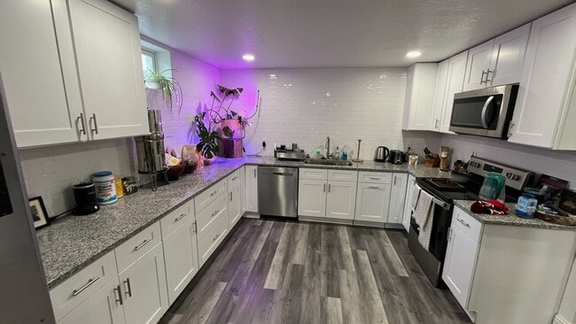 Building Photo - 7100 Avrum Dr