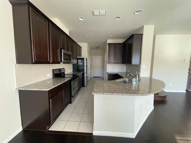 Building Photo - 324 Tallgrass Ln