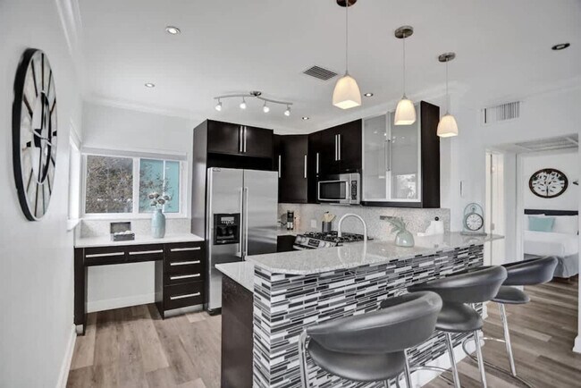 Building Photo - 37 Hendricks Isle