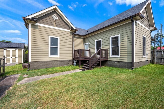 Building Photo - 616 E Davie St