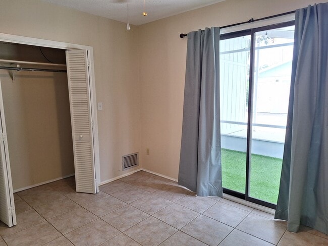 Building Photo - BETWEEN US1 & RIVER 2BR2BA FOR RENT